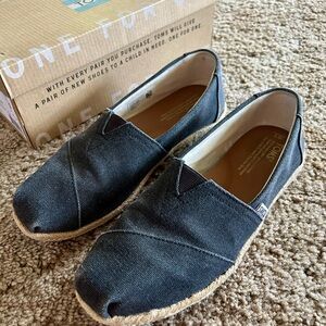 Toms Shoes